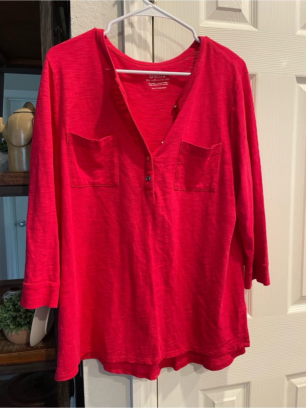 Chico’s 2 The Ultimate tee Red 3/4 Sleeve Button front pocket Blouse Women’s Lg